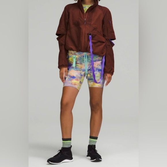 LULULEMON ~Cargo Super-High-Rise Hiking Shorts
Size 4 - Picture 9 of 11